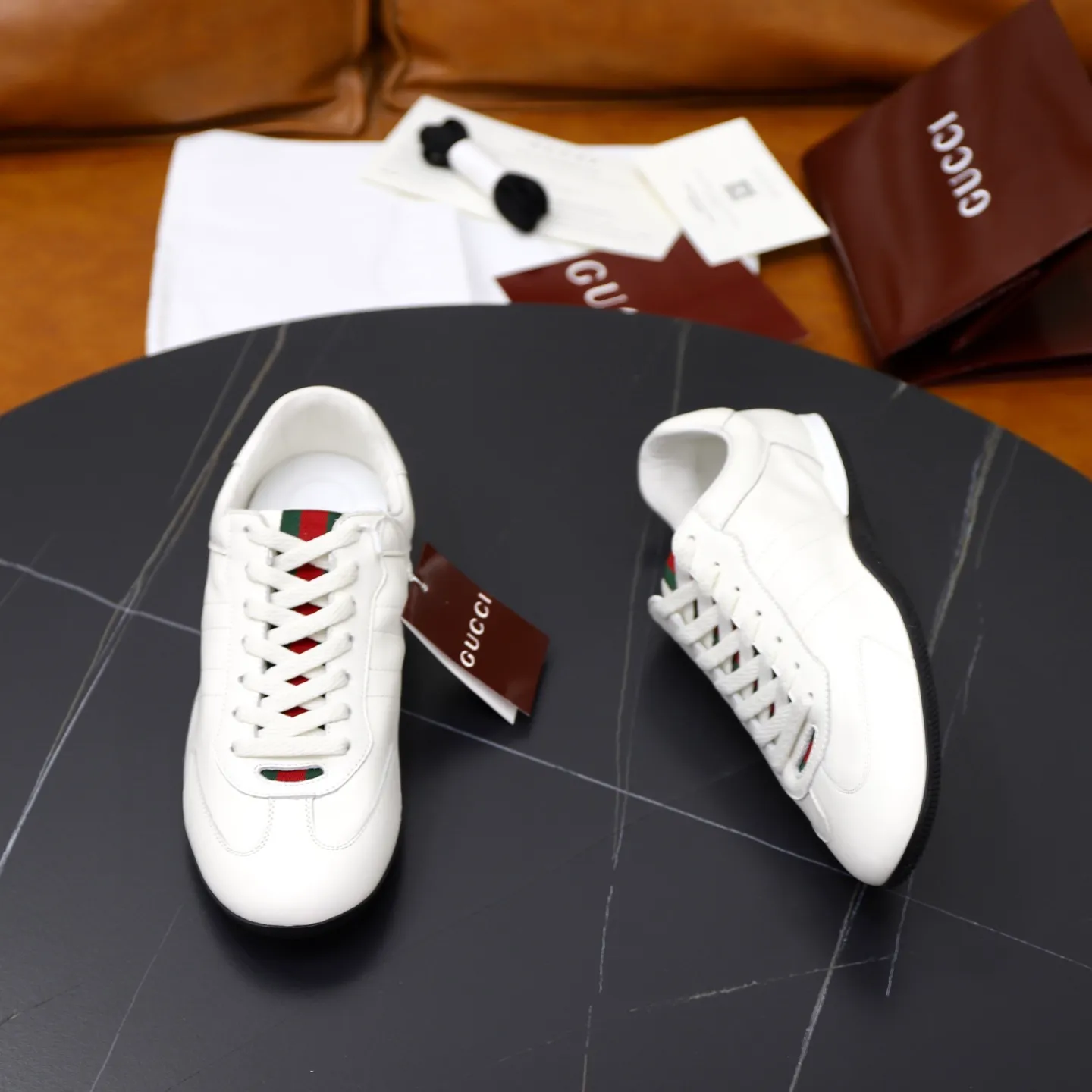 Ex-factory price: 580💰💰Gucci Shift series couple's sports shoes ❗❗ The Gucci Shift series is newly launched, with a lightweight design that reinterprets sports style. The neat silhouette adds a sense of freedom and exudes sophistication when moving. The webbing detail runs like an endless ribbon throughout the design, and the side seam details add a finishing touch. ❗Original development ❗Washed effect cowhide upper ❗Two-color Tpu outsole ❗Size: Female 35-41 Male 39-45